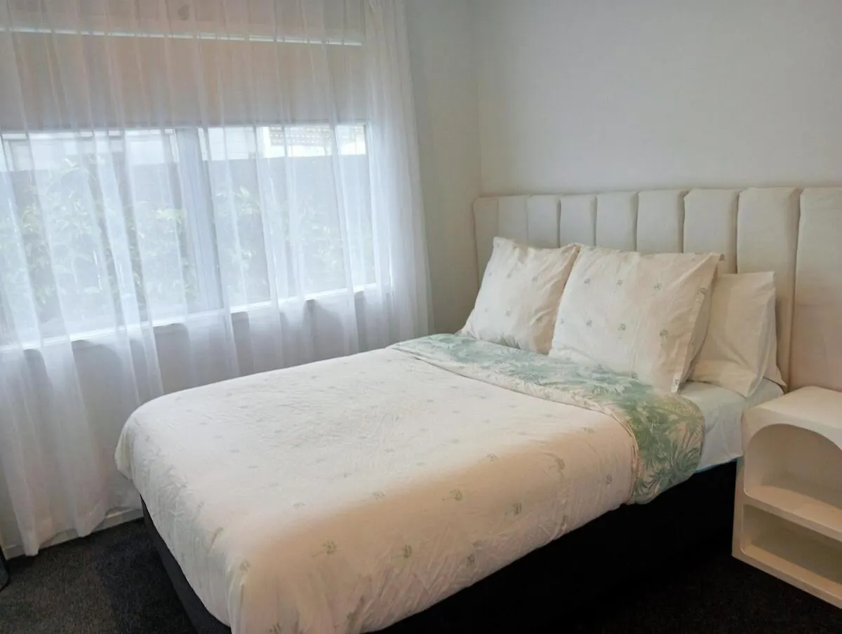 Owhata Oasis In Rotorua 5Brm With Spa & Pizza Oven 0*,  ניו זילנד