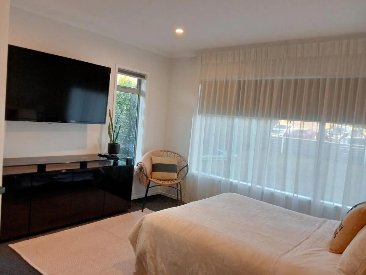 Owhata Oasis In Rotorua 5Brm With Spa & Pizza Oven בית נופש