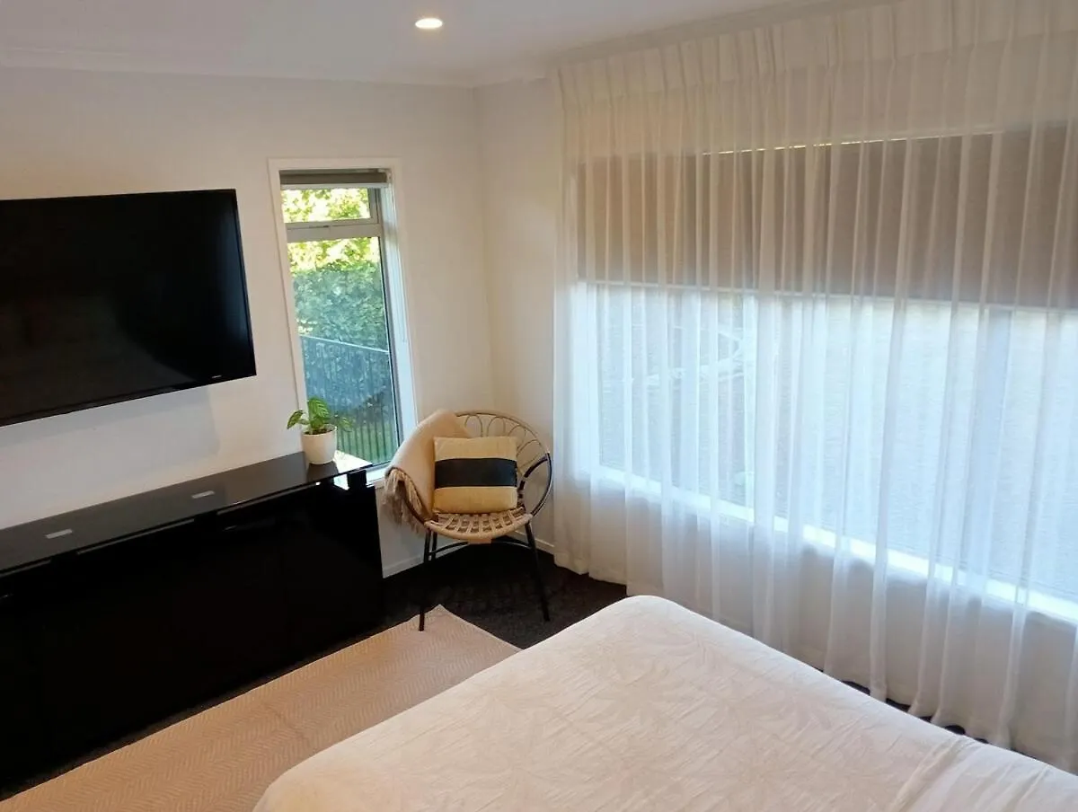 Owhata Oasis In Rotorua 5Brm With Spa & Pizza Oven ניו זילנד