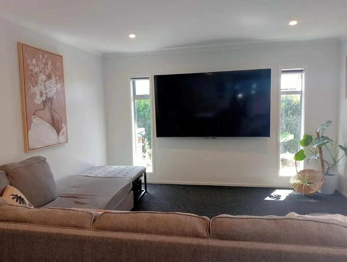 Owhata Oasis In Rotorua 5Brm With Spa & Pizza Oven בית נופש